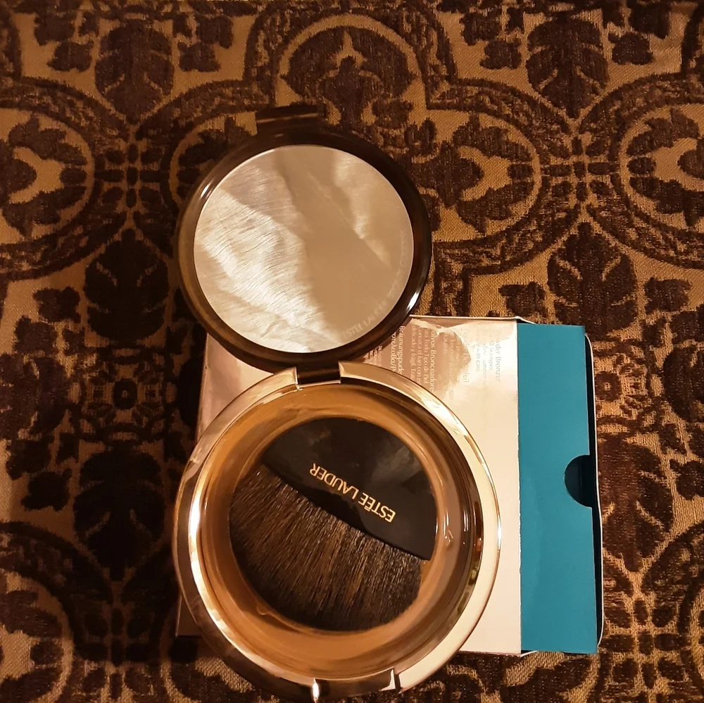 Estee Lauder bronzer - Picture 4 of 5